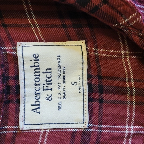 Maroon button down open shoulder abercrombie plaid shirt - Picture 3 of 3
